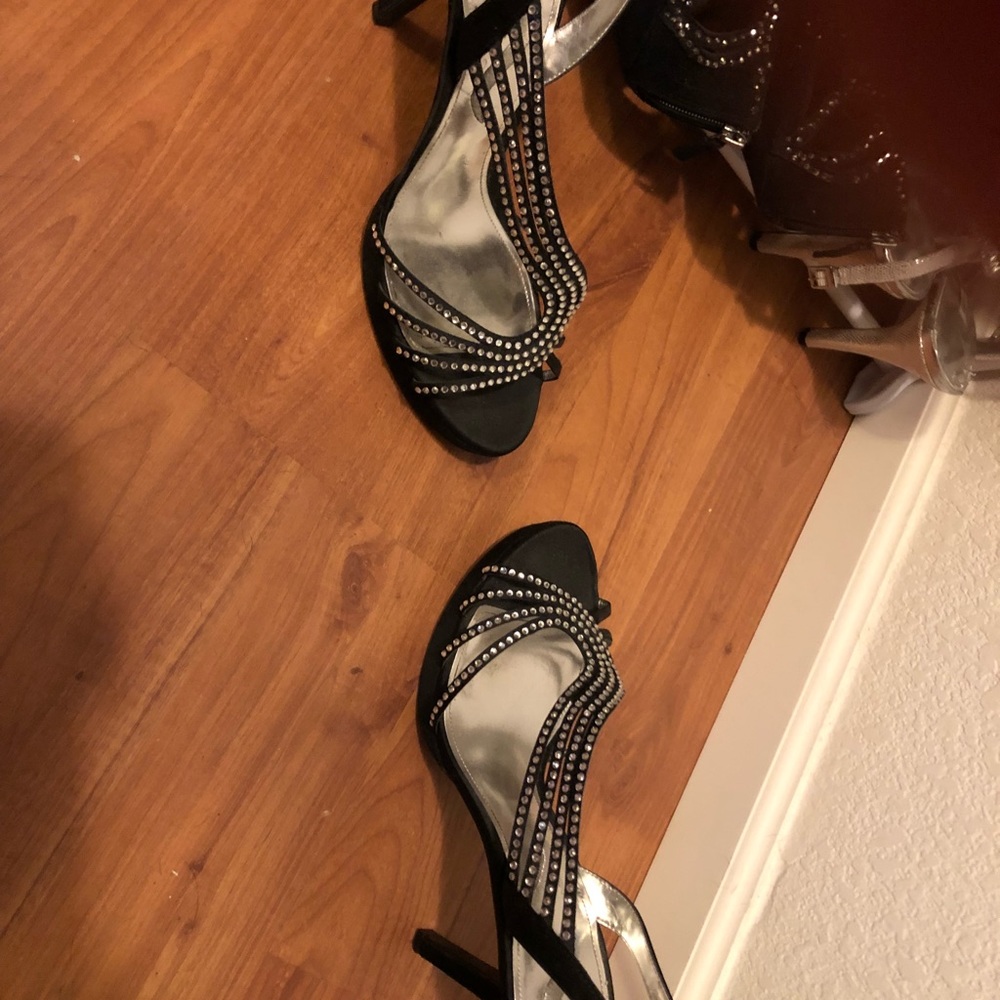 Heels - Picture 2 of 3